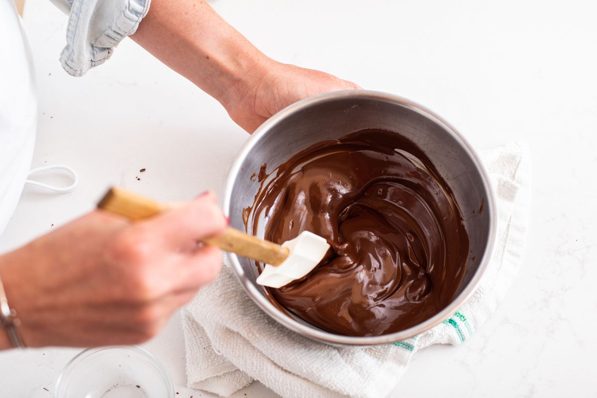 Melt Chocolate Like a Pro: Microwave vs. Double Boiler Guide